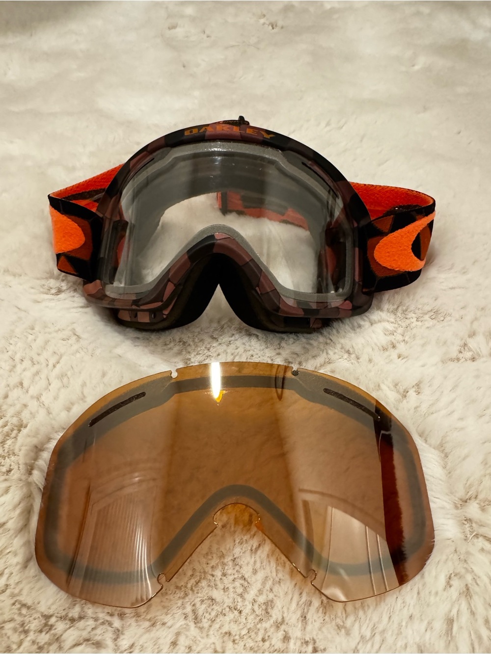 Oakley Ski / Snowboard Goggles w/ Extra Lens
